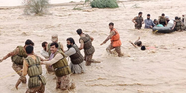 سیلاب متاثرین کی مدد کے لیے این ڈی ایم اے اور فلاحی ادارے سرگرم