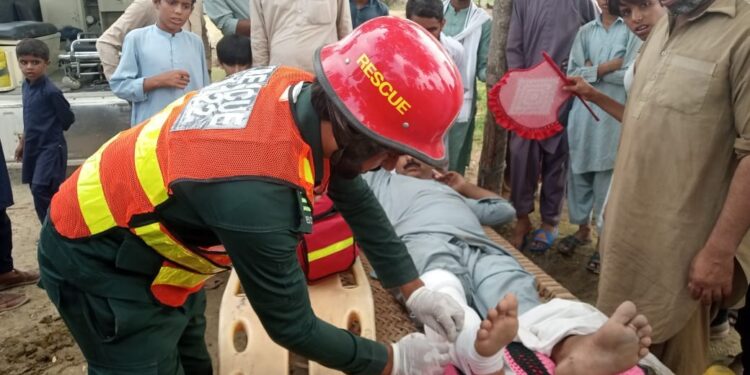 چوک اعظم روڈ پر رکشے کی ٹکر، 63 سالہ احمد بخش زخمی