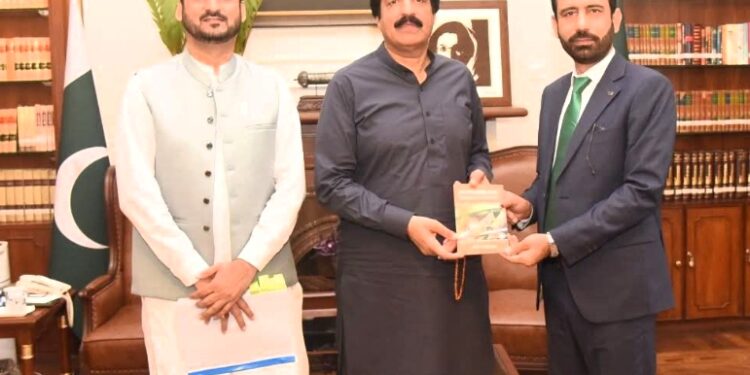 یونیورسٹی آف لیہ کے رجسٹرار اور ڈائریکٹر کی گورنر پنجاب سے ملاقات