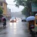 لاہور میں تیز بارشوں سے نظامِ زندگی متاثر