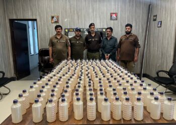 یومِ آزادی کے موقع پر تھانہ صدر پولیس کی بڑی کارروائی، شراب اور ہیروئن برآمد، دو بدنام زمانہ منشیات فروش گرفتار