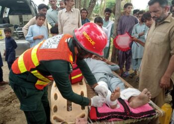 چوک اعظم روڈ پر رکشے کی ٹکر، 63 سالہ احمد بخش زخمی