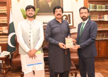 یونیورسٹی آف لیہ کے رجسٹرار اور ڈائریکٹر کی گورنر پنجاب سے ملاقات