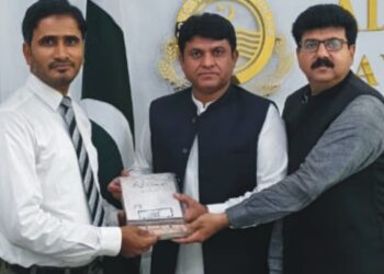 ایڈیشنل ڈپٹی کمشنر ریونیو شاہد ملک کو لیہ کے تاریخی آثار پر تصنیف پیش