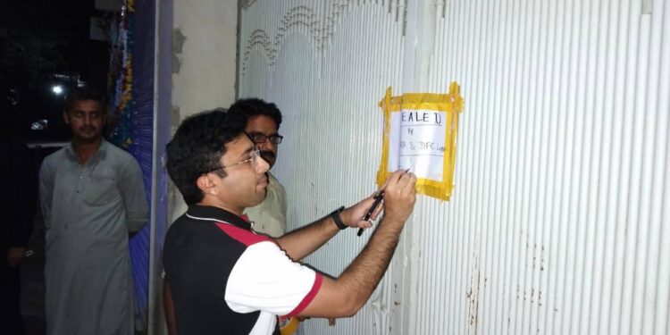 لیہ: ذخیرہ اندوزوں کے خلاف آپریشن، ہزاروں گندم کے گٹو برآمد