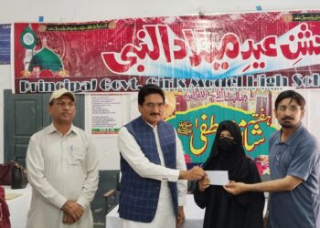 سکول و دینی مدارس کے طلبہ نے نعت ،قرات اور تقاریرمیں حصہ لیا۔