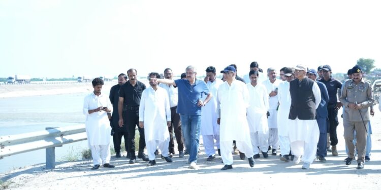 وفاقی وزیر مواصلات عبدالعلیم خان کا سیلاب متاثرہ علاقوں کا دورہ، متاثرین کے لیے ریلیف سرگرمیوں کا جائزہ