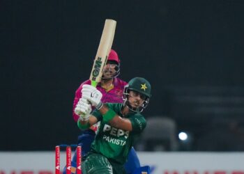 صائم ایوب کی شاندار آل راؤنڈ کارکردگی، میچ کے بہترین کھلاڑی قرار