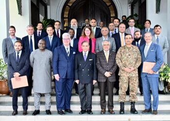 وزیراعظم سے اعلیٰ سطحی امریکی وفد کی ملاقات، معدنیات اور انفراسٹرکچر کے شعبوں میں اربوں ڈالر کی سرمایہ کاری پر اتفاق