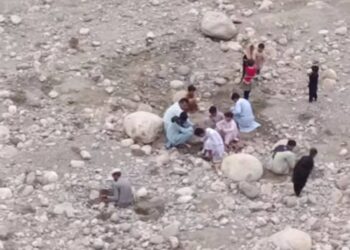 سخی سرور میں برساتی ریلے سے صدیوں پرانا خزانہ برآمد