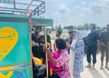 ڈپٹی کمشنر لیہ کا سکول وینز اور رکشوں میں اوورلوڈنگ پر سخت ایکشن کا اعلان