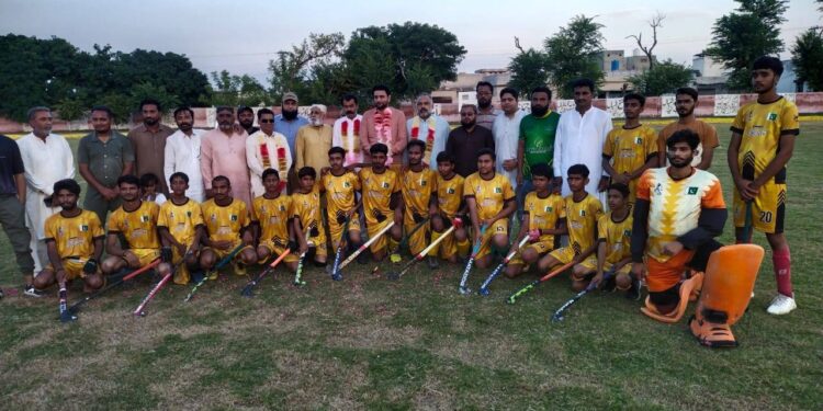 ویرا اسٹیڈیم لیہ میں ہاکی ٹورنامنٹ کا فائنل، شائقین کی بڑی تعداد کی شرکت,مہمانِ خصوصی سید رفاقت علی شاہ گیلانی