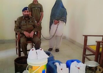 تھانہ کوٹ سلطان پولیس کی کارروائی، بدنام زمانہ شراب فروش گرفتار، 50 لیٹر شراب برآمد