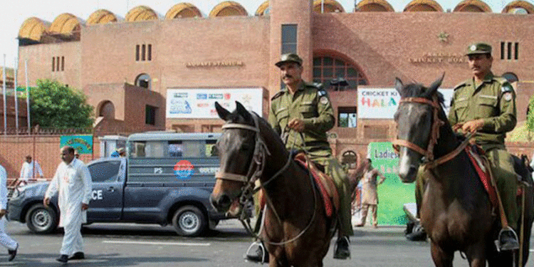 رواں سال8251 سرچ آپریشنزکے دوران2لاکھ 88ہزار سے زائد گھروں،1لاکھ22ہزار سے زائد کرایہ داروں اور9لاکھ3ہزار سے زائدافرادکی چیکنگ کی گئی ہیں۔ترجمان لاہور پولیس