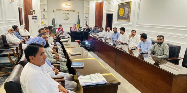 ڈپٹی کمشنر لیہ کی زیر صدارت اجلاس، ناجائز منافع خوروں اور ذخیرہ اندوزوں کے خلاف سخت کارروائی کا حکم