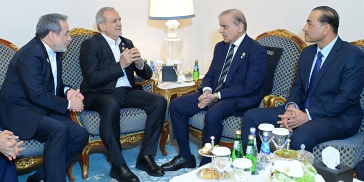 پاکستان اور ایران کا دوطرفہ تجارت کو 10 ارب ڈالر سالانہ تک بڑھانے کا عزم