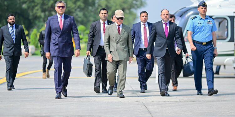 وزیرِاعظم شہباز شریف سعودی عرب کے دورے پر ریاض پہنچ گئے