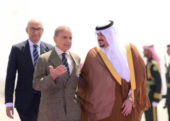 وزیرِاعظم شہباز شریف کی قصر یمامہ میں سعودی ولی عہد شہزادہ محمد بن سلمان سے ملاقات