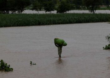 پاکستان کے کئی اضلاع میں سیلاب کی خطرناک صورتحال