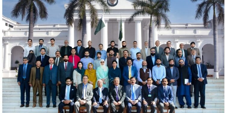 نیشنل اسکول آف پبلک پالیسی کے ایگزیکٹو ڈویلپمنٹ انسٹی ٹیوٹ میں عوامی مالیاتی نظم و نسق پر دو روزہ تربیتی ورکشاپ