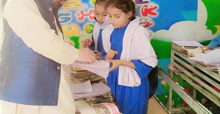 ڈپٹی ڈی ای او ایلیمنٹری ملک بلال حسین کی اسکولوں کی مانیٹرنگ