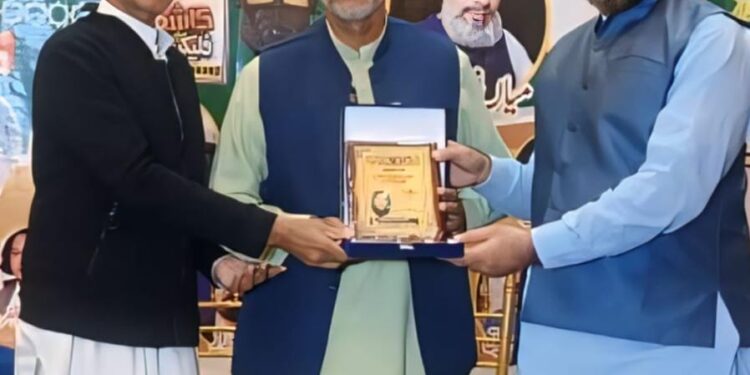 صابر جاذب کو ان کی تحقیقی و تنقیدی خدمات بالخصوص رثائی ادب پر تحقیق کے اعتراف میں “عابد تمیمی ادبی سیوک ایوارڈ” سے نوازا گیا