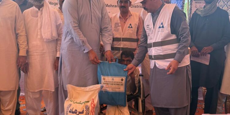 جھنگ میں 300 سیلاب متاثرہ خاندانوں میں امدادی پیکجز کی تقسیم