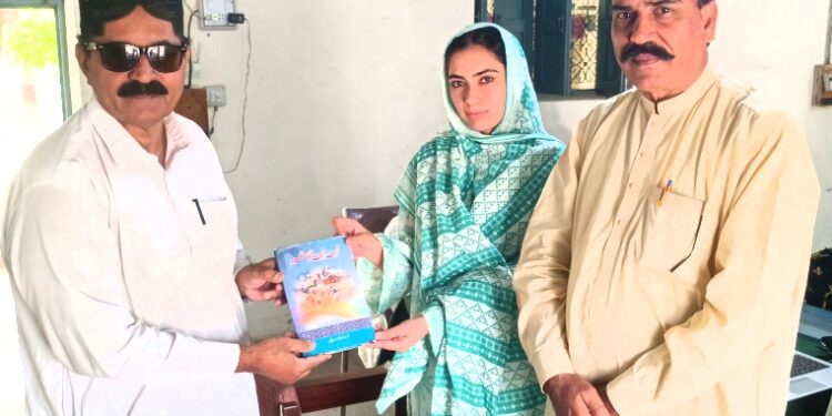 معروف شاعر اور ادیب میاں شمشاد حسین سرائی نے نائب تحصیلدار لیہ محترمہ فرح رحیم سے ان کے دفتر میں ملاقات کی