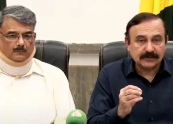 پولیس کے آٹھ اہلکار شدید زخمی اور ڈیڑھ سو کے قریب زخمی ہیں ,آزاد کشمیر عوامی ایکشن کمیٹی کو ایک بار پھر مذکراتی تعطل ختم کرکے مذاکرات کی بحالی کی پیشکش,وفاقی وزیر پارلیمانی امور ڈاکٹر طارق فضل چوہدری اور وزیر اعظم آزاد کشمیر چوہدری انوارالحق کی پریس کانفرنس,