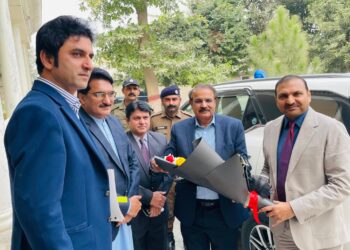 کمشنر ڈی جی خان اشفاق احمد چوہدری کا لیہ کا دورہ — ہسپتال، ریڑھی بازار اور اراضی ریکارڈ سینٹر کا معائنہ