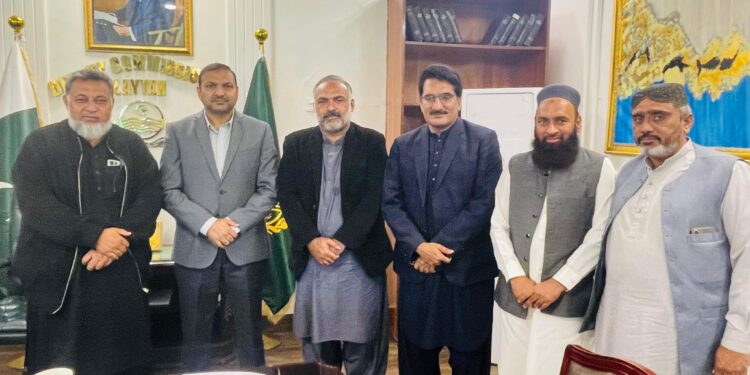 ڈپٹی کمشنر آصف علی ڈوگر سے صدر انجمنِ تاجران اظہر ہانس نے وفد کے ہمراہ ملاقات کی