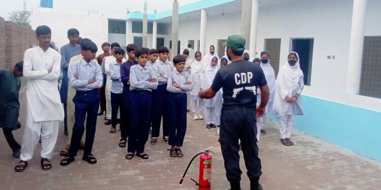 پنجاب اسلامیہ پبلک ہائی سکول ایمپلائیز کالونی لیہ میں سول ڈیفنس ڈیپارٹمنٹ کے زیر اہتمام سٹوڈنٹس کیلئے حفاظتی تربیتی سیشن کا انعقاد کیا گیا