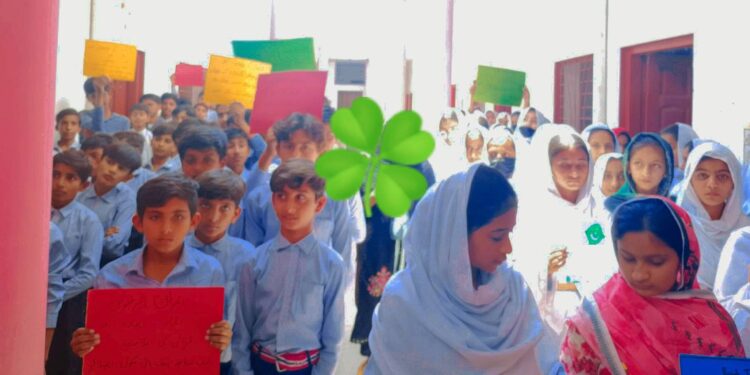بنیان المرصوص معرکۂ حق کی تاریخی کامیابی کو ایک سال مکمل ہونے پر ملک بھر کی طرح پنجاب اسلامیہ پبلک ہائی سکول ایمپلائیز کالونی لیہ میں بھی پُروقار تقریب کا انعقاد
